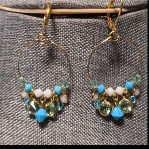 Vintage goldtone hoop faceted clear, blue & lt blue crystal & beads earrings